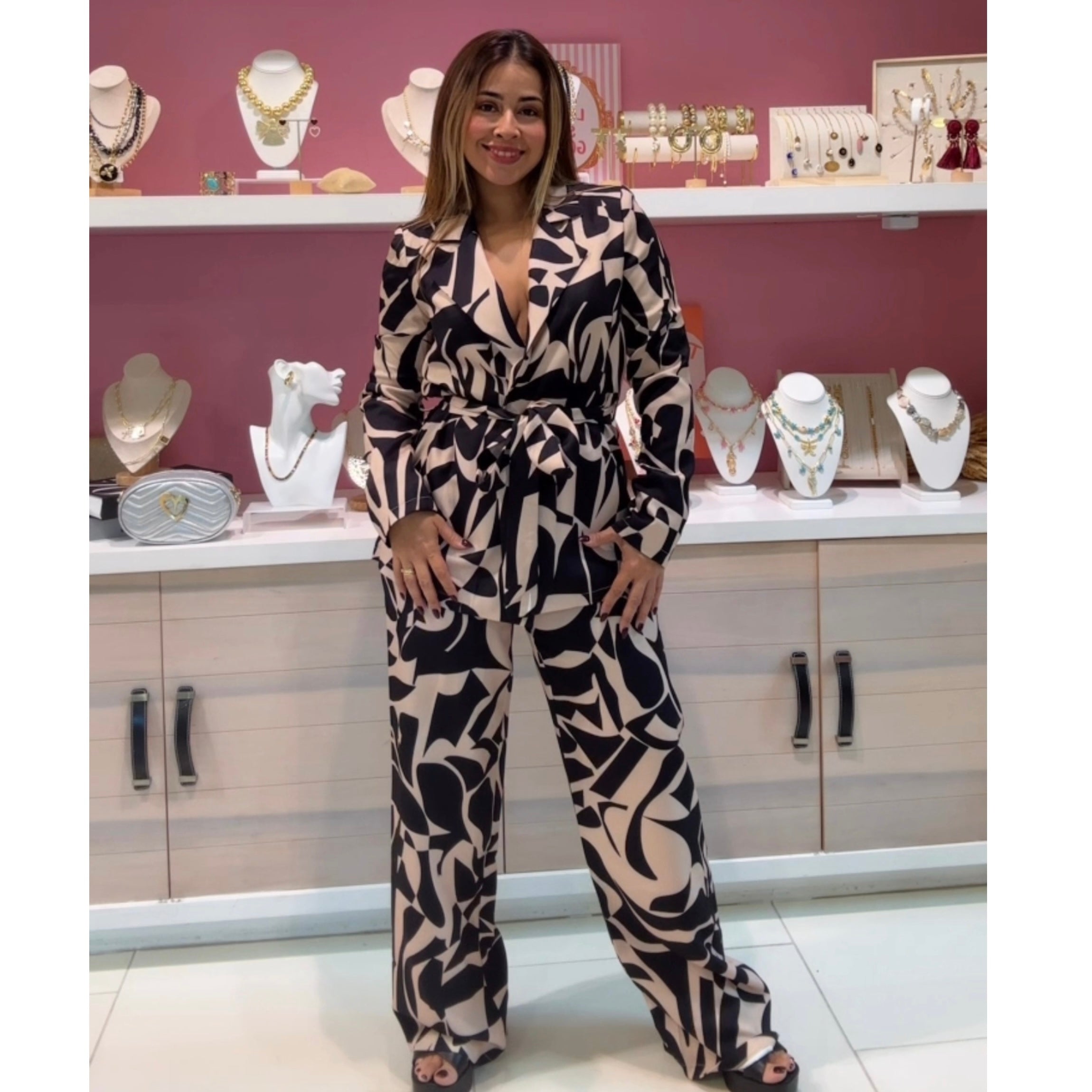 Laura black/cream set