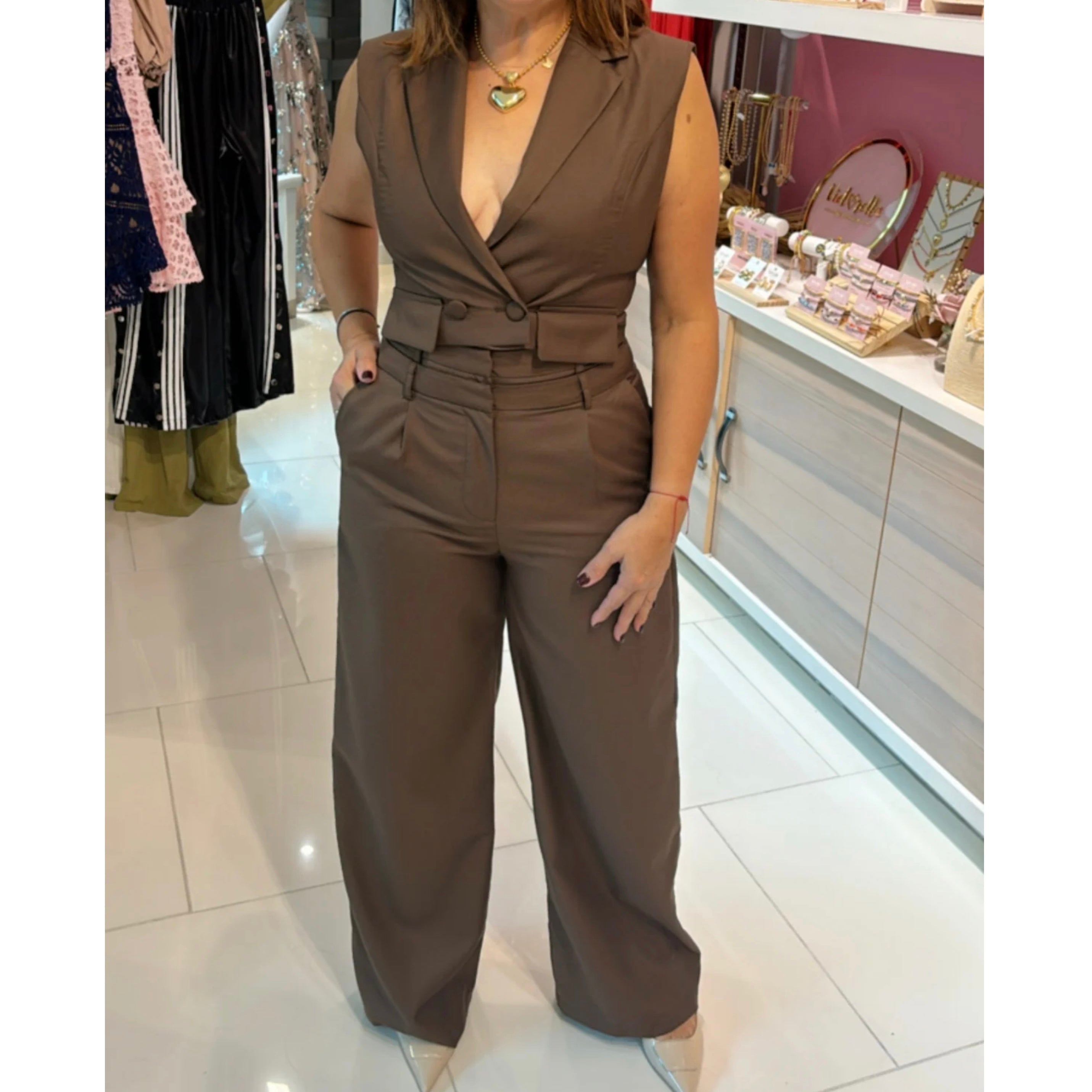 Adela Brown set